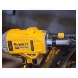 DeWalt® 20V Cordless Paper-Tape Framing Nailer | 30-34 degree | 2" to 3-1/2" x .113 to .131" DCN692 with DeWalt 20V 5Ah Lithium Ion Battery