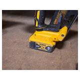 DeWalt® 20V Cordless Paper-Tape Framing Nailer | 30-34 degree | 2" to 3-1/2" x .113 to .131" DCN692 with DeWalt 20V 5Ah Lithium Ion Battery