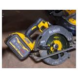 DeWalt® 7-1/4" 60V Brushless Circular Saw DCS578 with DeWalt 20V/60V 9Ah Flex Volt Lithium Ion Battery