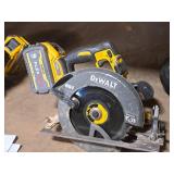 DeWalt® 7-1/4" 60V Brushless Circular Saw DCS578 with DeWalt 20V/60V 9Ah Flex Volt Lithium Ion Battery