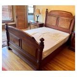 Ethan Allen Stunning Wood Panel Queen Size Bed Frame