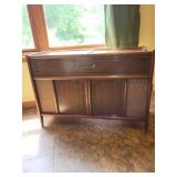 Vintage MCM Magnavox Stereophonic High Fidelity Console