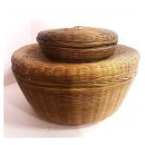 Set of Two Wicker Nesting Bowls w Lids