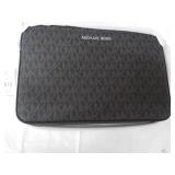 New Michael Kors Purse; retail 398$...