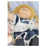 Set of 7 Assorted Vintage and Modern Dolls