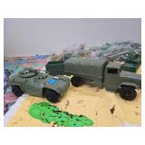 LARGE Lot of Vintage Green Plastic Army Men