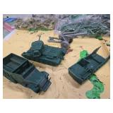 LARGE Lot of Vintage Green Plastic Army Men