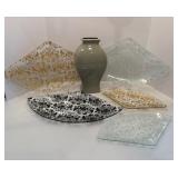 Set of 5 Decorative Glass Serving Plates with Floral Design by David Allen and Ceramic Vase