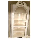 Corner Shelf Unit with Decorative Fan Design