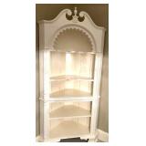 Corner Shelf Unit with Decorative Fan Design