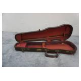 Vintage 1/8 Violin Case, has a bow
