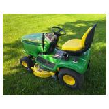 John Deere LX255 Lawn Tractor