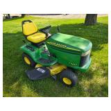 John Deere LX255 Lawn Tractor