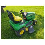 John Deere LX255 Lawn Tractor