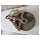 Hudson wooden pulley, four eveners...