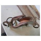 Hudson wooden pulley, four eveners...