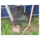 Hand tools with forks, leaf rakes, ...
