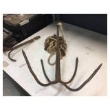 2 Grappling Hooks