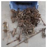 TANGLED TOTE OF TRAPS