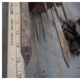 TANGLED TOTE OF TRAPS