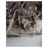 TANGLED TOTE OF TRAPS