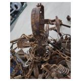 TANGLED TOTE OF TRAPS