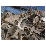 TANGLED TOTE OF TRAPS