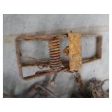 TANGLED TOTE OF TRAPS