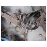 TANGLED TOTE OF TRAPS