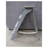 STURDY OVERSIZED STEP STOOL / EXTENSION CORD