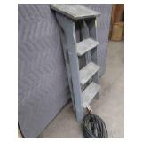 STURDY OVERSIZED STEP STOOL / EXTENSION CORD