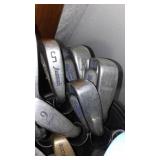 Womens Lynx Right-Handed Golf Clubs.