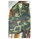 Camouflage Vest, Field and Stream Cooler  Like New. Size L