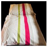 Beautiful Queen Duvet and Matching Pillows