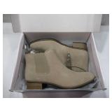 NEW White Mountain Ladies Ankle Boots Size 9 Taupe Suede