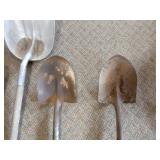 4 Shovels