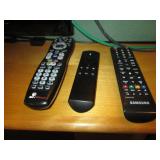 Samsung 42in flat-screen TV with re...