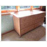 Light tone wood 6-drawer dresser ap...