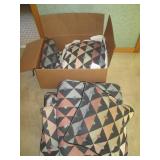 Matching accent pillows, comforter ...