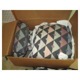 Matching accent pillows, comforter ...