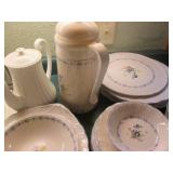 Floral themed Nikko tableware with ...