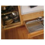Metal mixing bowls and bakeware, st...