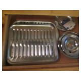 Metal mixing bowls and bakeware, st...