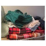 Bathroom floor mats, quilts, blanke...