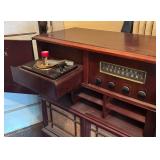Vintage RCA Victor Record Player / Stereo Cabinet