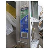 Like New Werner 6 ft step ladder 225 lb capacity