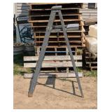 5 Foot Wooden Step Ladder