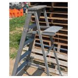 5 Foot Wooden Step Ladder
