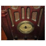 1984 Cathedral style AM/FM Collecto...