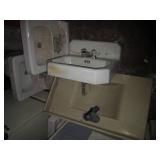 Assortment of misc bathroom sinks...